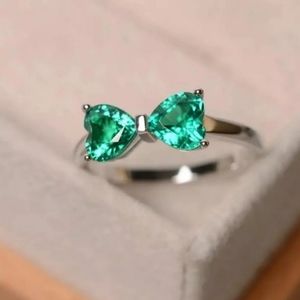 NEW EMERALD RING MINIMALIST